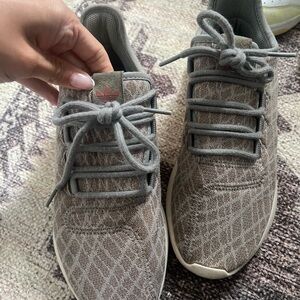 Gently worn adidas sneakers 7.5